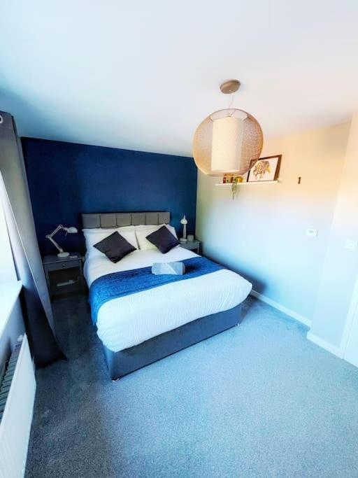 Comfy Modern 3br Semi Detached 400mb Wifi Free Double Parking Сasa de vacaciones