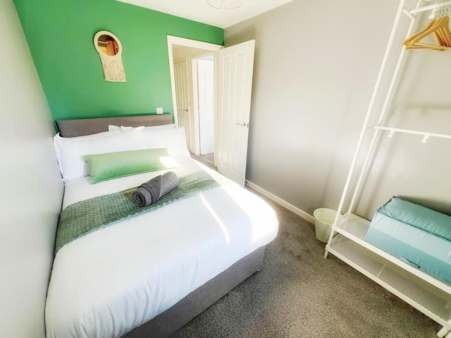 Comfy Modern 3br Semi Detached 400mb Wifi Free Double Parking Сasa de vacaciones